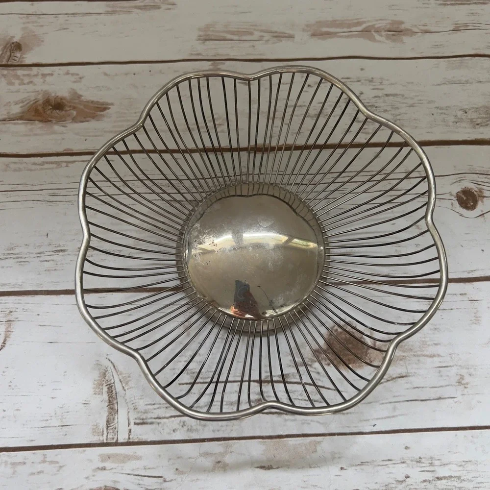 VTG Wire Fruit Basket Silver Scalloped Flower Petal Rim 10.5in
